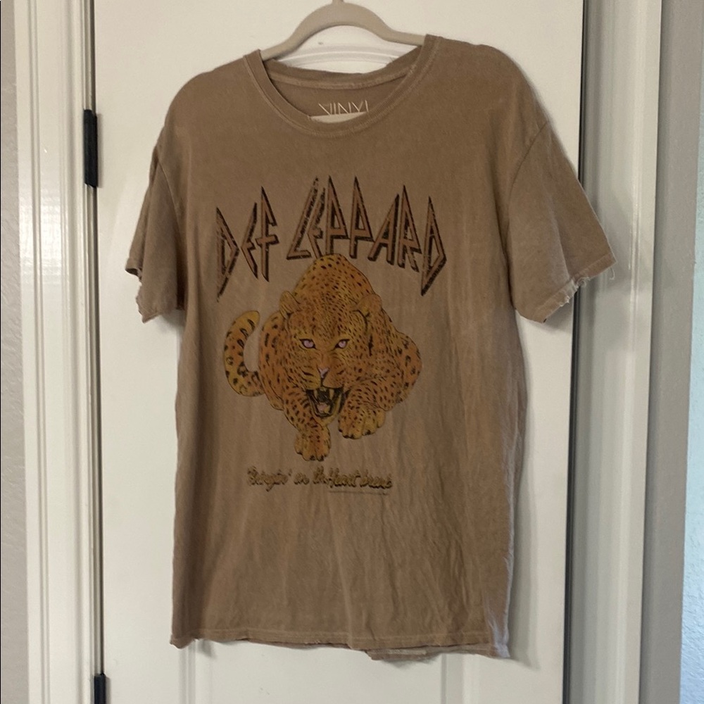 Def Leppard Tan Graphic T-Shirt